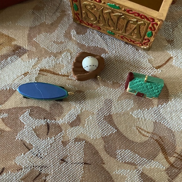 ‘01Santa’s Toy Box - Picture 3 of 7